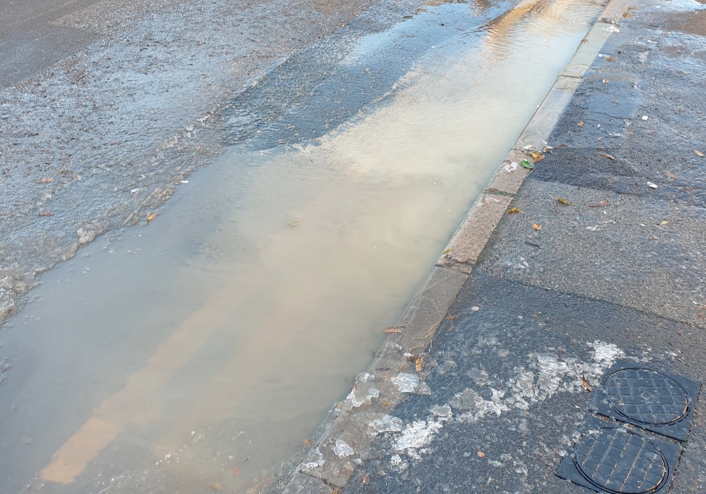 Freezing water on Cromwell Road due to burst water pipe