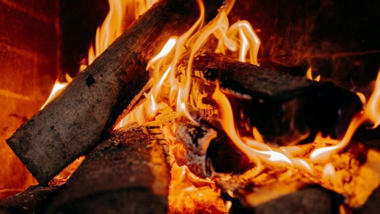 Warning about scammers promoting fake ‘Winter Fuel Payments’ on social media as weather turns colder