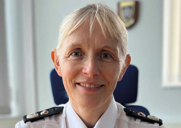 Dorset chief constable to retire