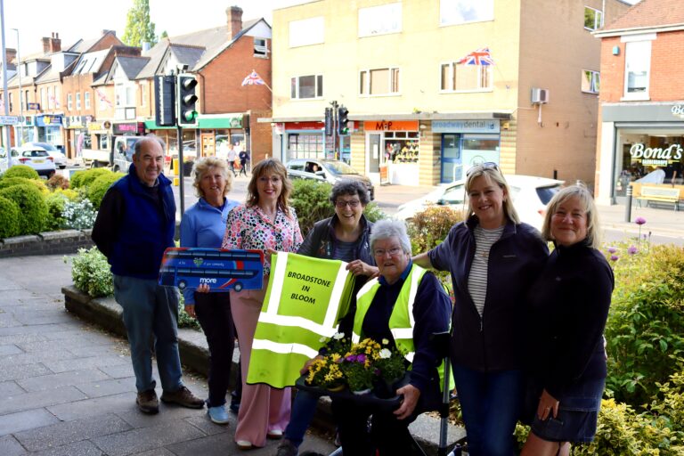 Broadstone in Bloom receives funding boost from Morebus donation