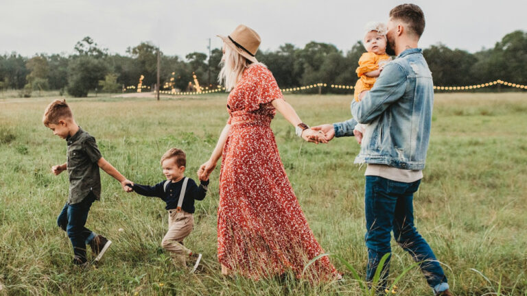 Free relationship therapy now available to Dorset families with children