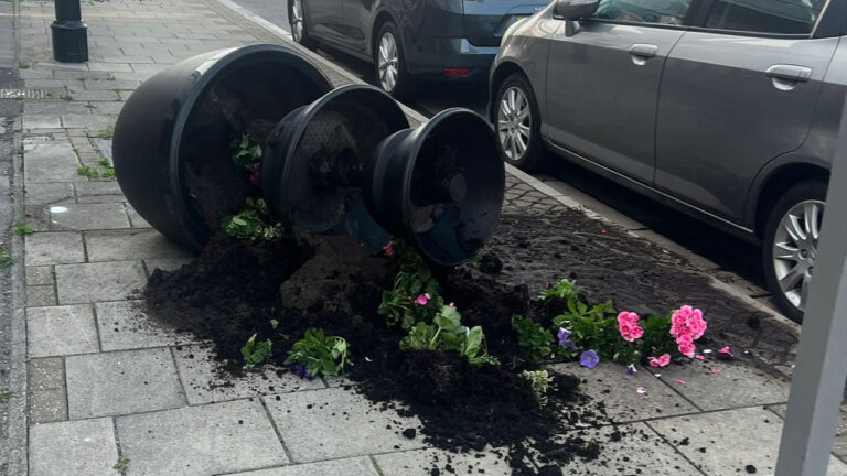 Bargates community restores planters after vandalism on Father’s Day