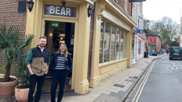 Lib Dems urge VAT cut to support local pubs