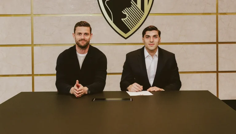 Bournemouth sign Mandas on loan