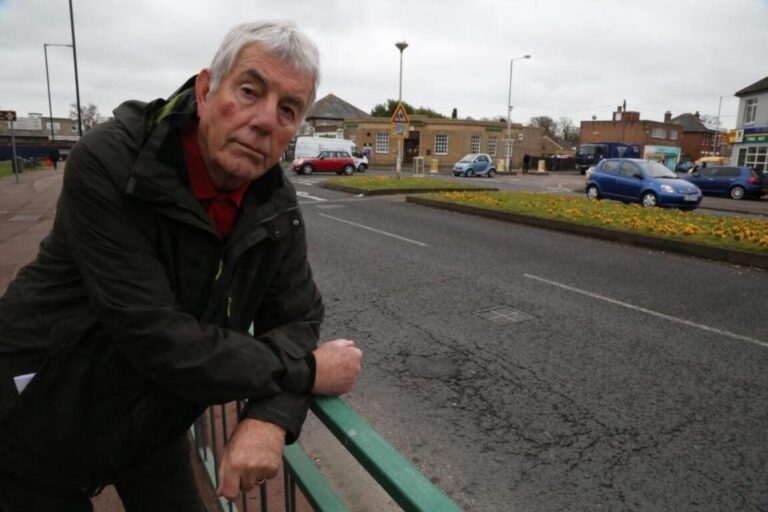 Moment of silence for former councillor