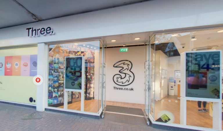 Poole police appeal after shop threats report