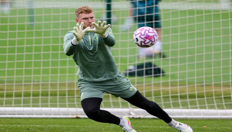 Bournemouth keeper Dennis joins Orient on loan