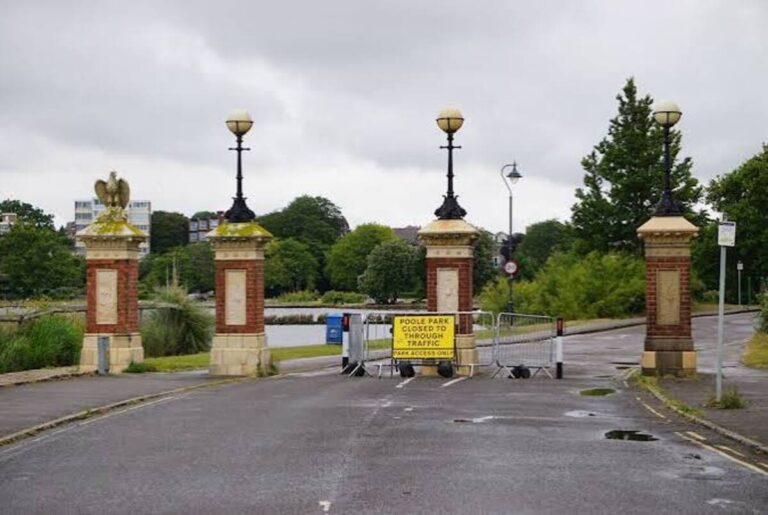 Poole Park Whitecliff Gate to Stay Closed